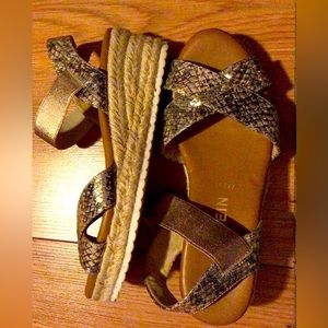 Anne Klein iFlex Wedge